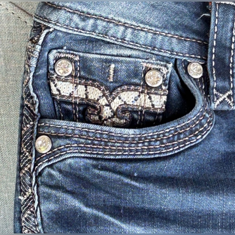 NWOT Rock Revival Jeans Style Caress
Size 28 - Picture 4 of 12